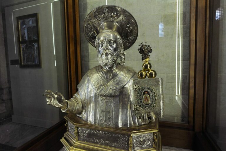 Furto nella Basilica di San Nicola a Bari, Decaro: “Atto sacrilego”