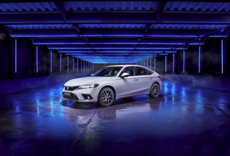 Con la nuova Civic Honda accelera la “visione elettrica”