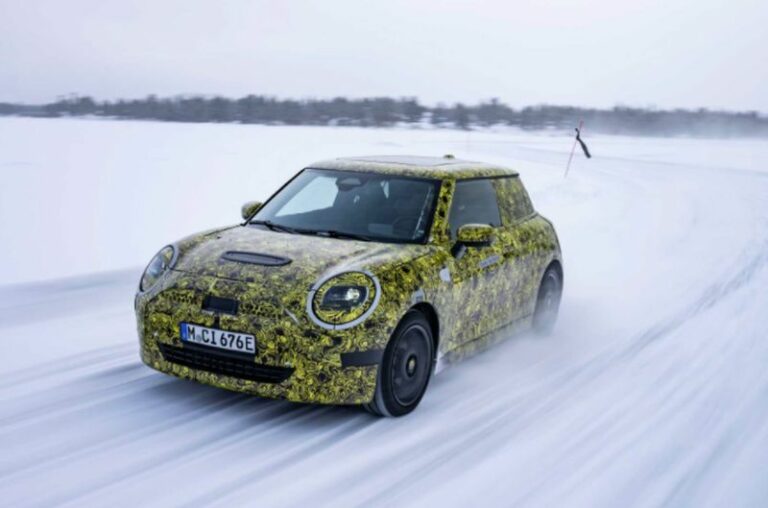 Test di guida dinamica in Lapponia per la nuova Mini