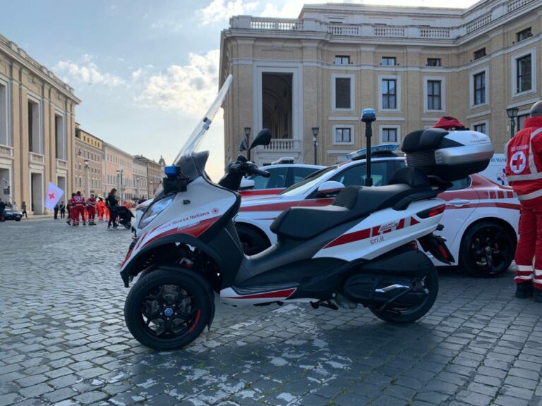 Piaggio Mp3 Life Support in dotazione alla Croce Rossa Italiana
