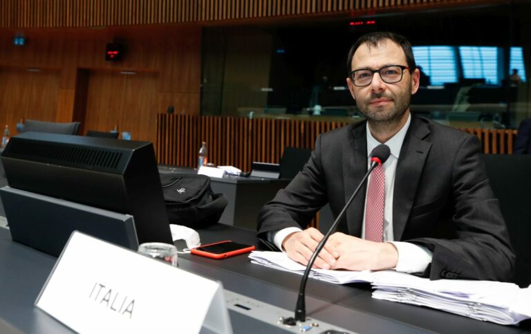 Agricoltura, Patuanelli “Non c’è carenza di materie prime”