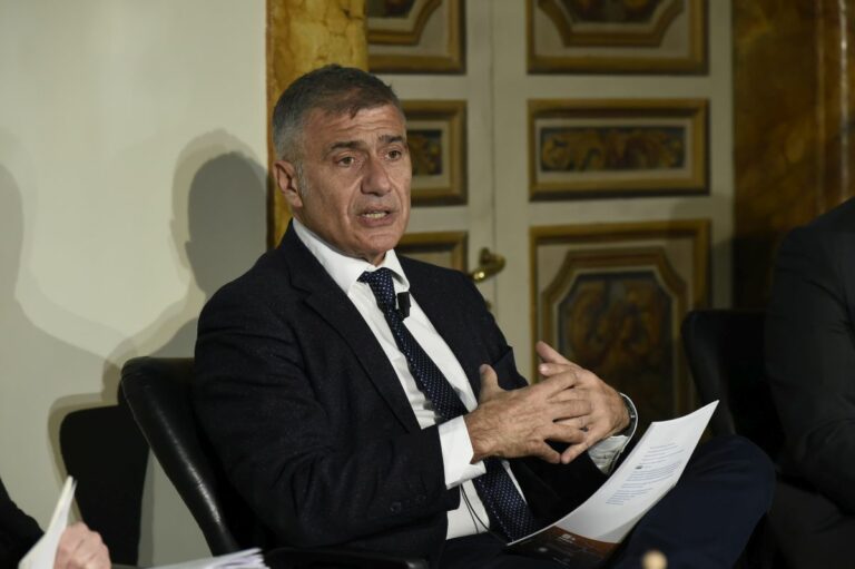 Pecoraro Scanio “Oggi luci spente, ma stop allo spreco energia sempre”