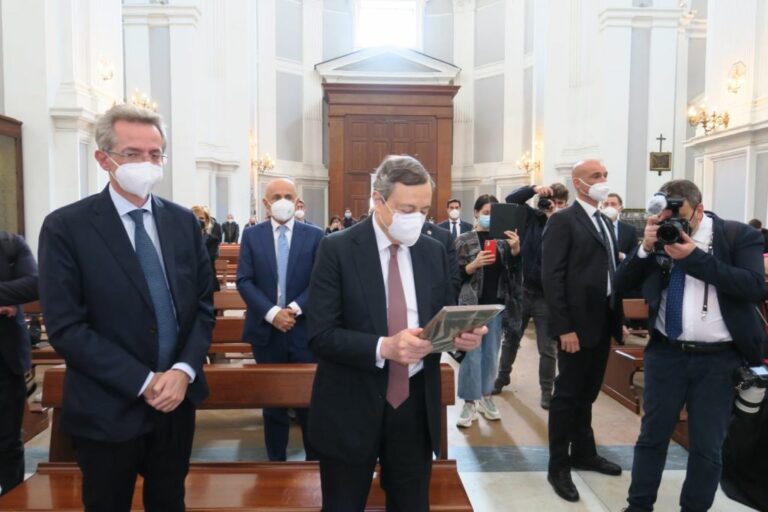 Draghi in visita al rione Sanità a Napoli