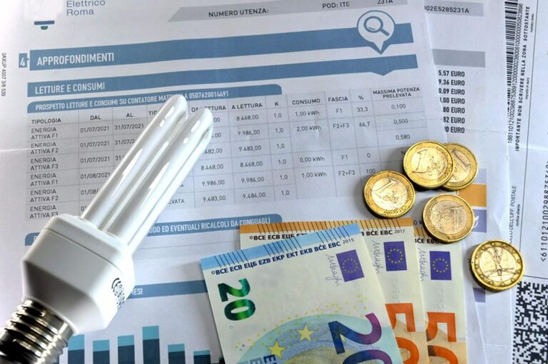 Da aprile -10,2% per le bollette della luce e -10% per il gas