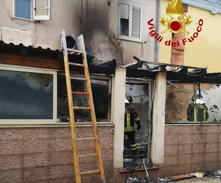 Fuga di gas e scoppio in casa a Trapani, 3 feriti