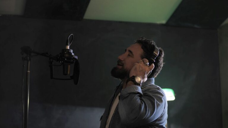 Federico Zampaglione reinterpreta “Dune Buggy” degli Oliver Onions