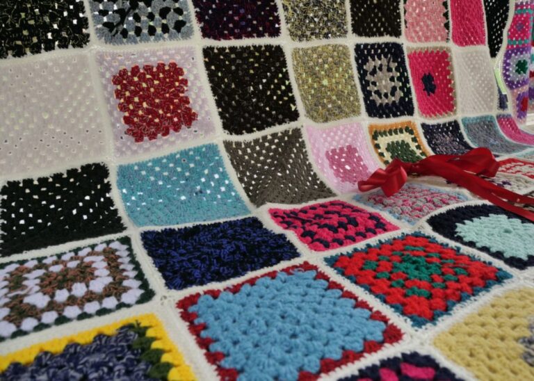 Marzo donna, una coperta per il centro antiviolenza del Comune di Venezia