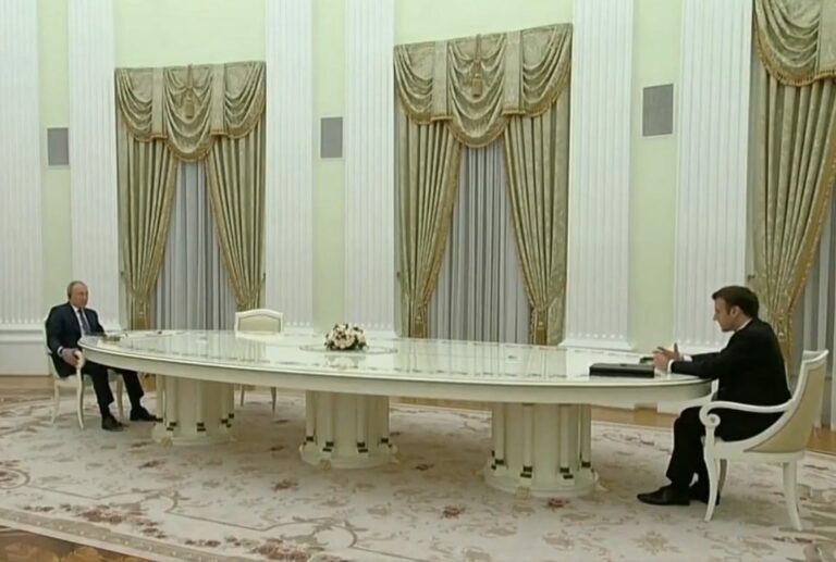 Telefonata Macron-Putin “Il peggio deve ancora venire”