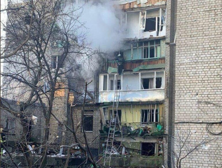 Incendi vicino a Chernobyl. Kiev “Distrutta una nave russa”