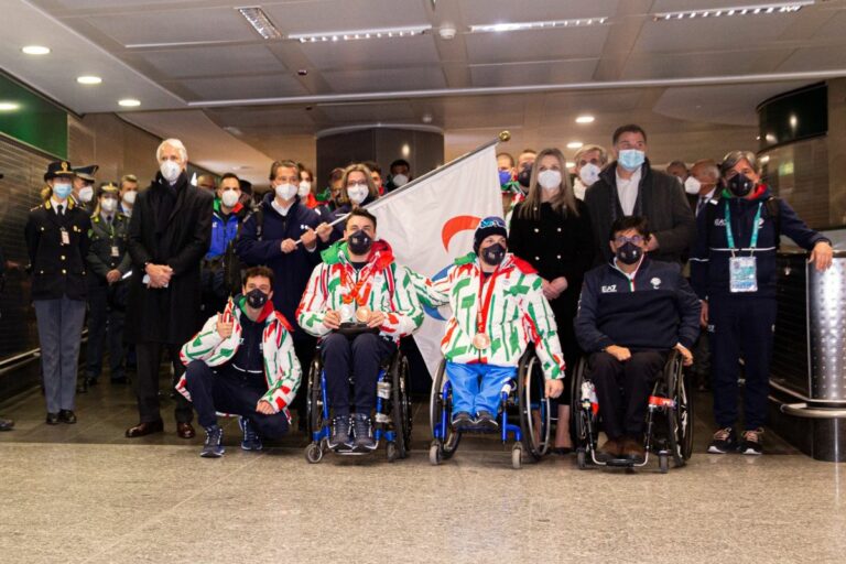 La bandiera paralimpica arrivata in Italia