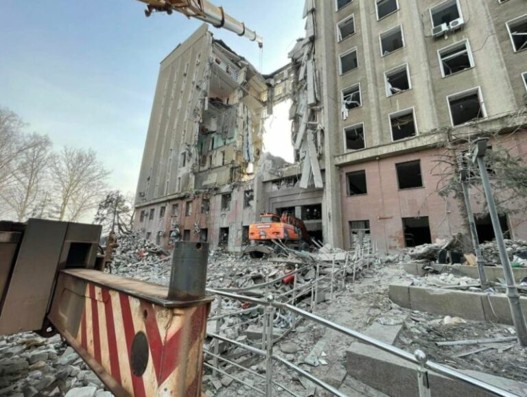 Mosca annuncia il cessate il fuoco a Mariupol. Domani i nuovi colloqui