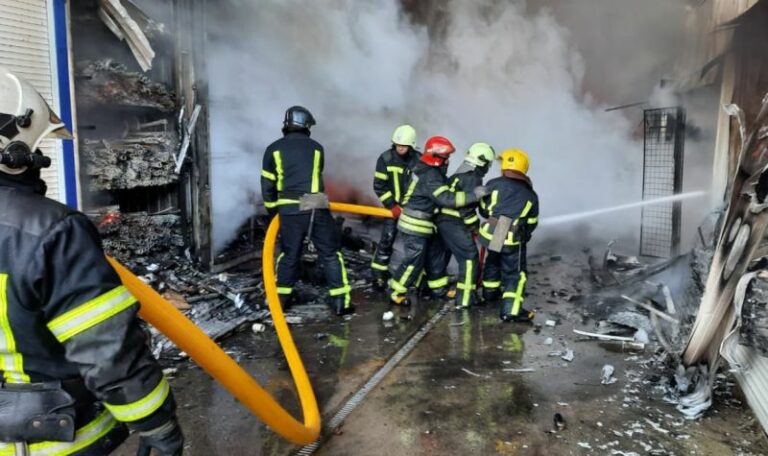 Ucraina, cauto ottimismo sui negoziati ma proseguono i bombardamenti sui civili