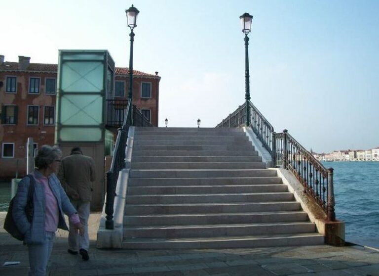 Addio agli ascensori del ponte Longo all’isola della Giudecca