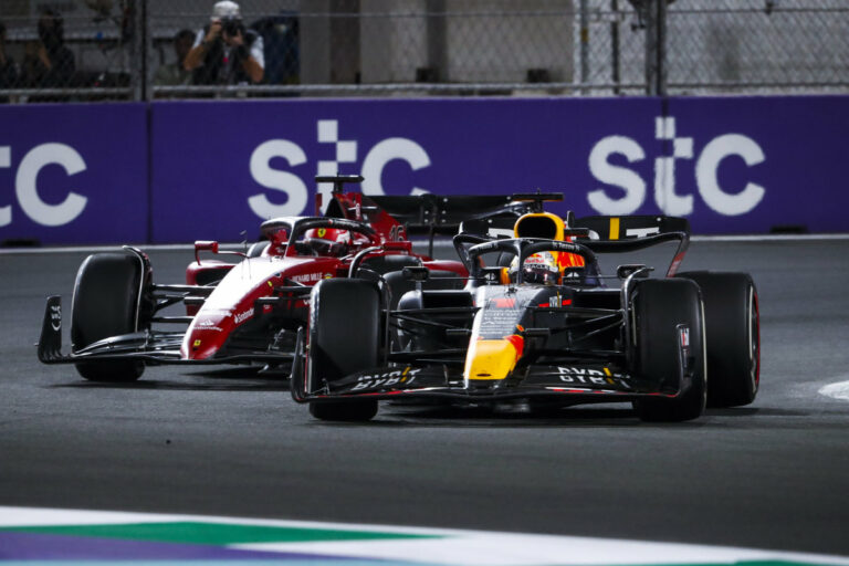 Verstappen vince in Arabia Saudita, 2° Leclerc e 3° Sainz