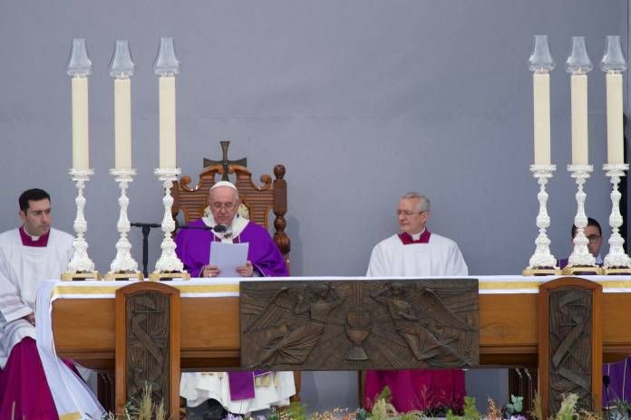 Pope in Malta “Offer assistance to the human suffering in Ukraine”