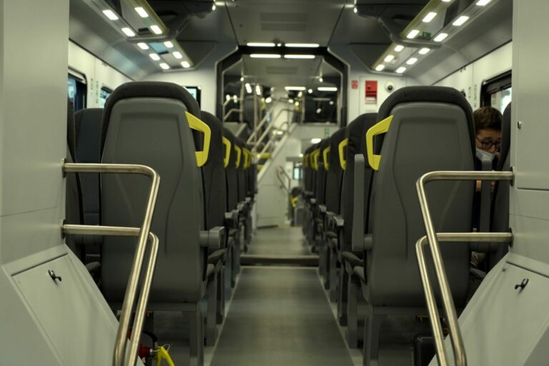 Giovani rapinatori in azione sul treno, due arresti nel Monzese