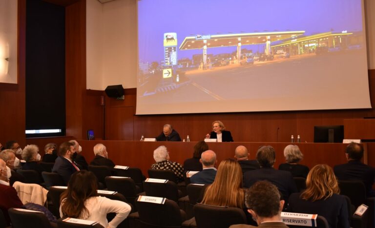 “Noi Eni”, l’azienda si racconta in un inedito libro fotografico