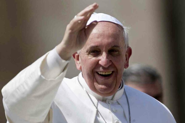 Papa Francesco “Sport sia testimone di fraternità e pace”