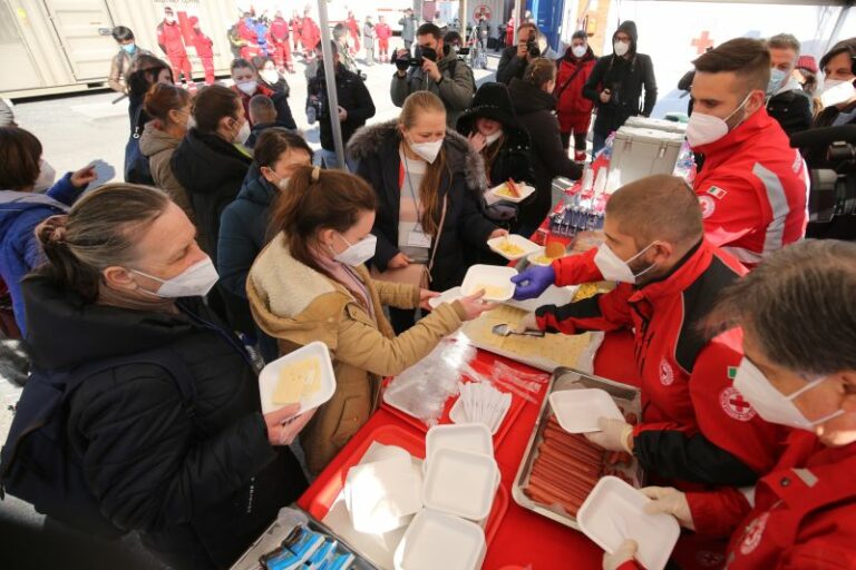 Ucraina, accolti in Italia 87 mila profughi