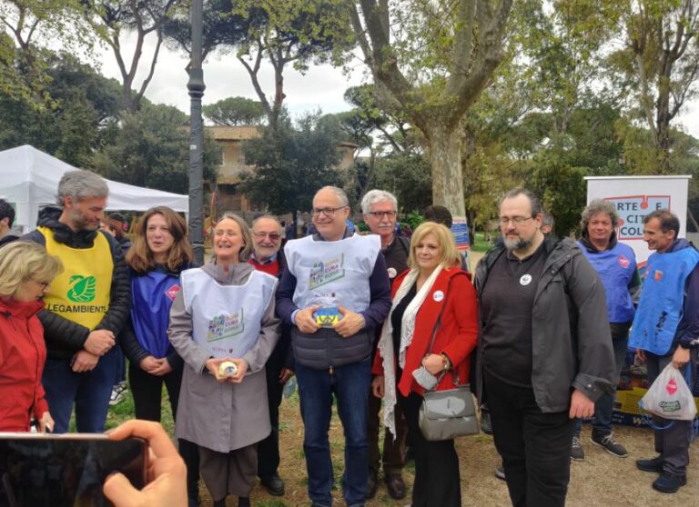 Roma, Gualtieri “14mila cittadini impegnati per il decoro”