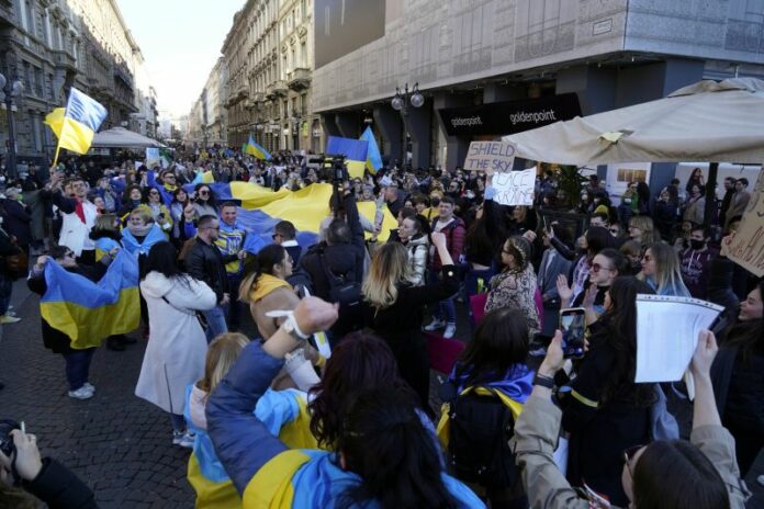 MANIFESTAZIO PER LA PACE
STUDENTI
EMIGRATI UCRAINI