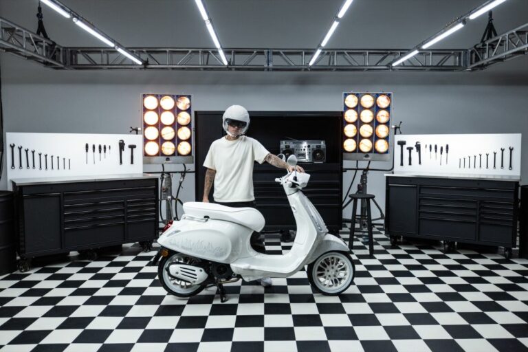 Svelata la Vespa disegnata da Justin Bieber