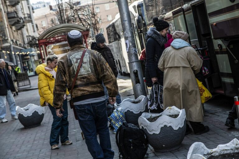 Piemonte, Cirio “Lavoriamo a contributo per chi ospita profughi”