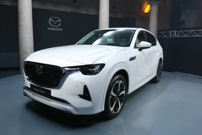 Sbarca in Europa CX-60, la Mazda più potente di sempre