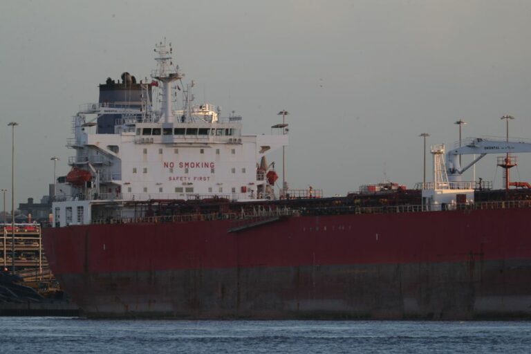 Petroliera affonda in Tunisia, Ghribi “Evitare disastro ambientale”