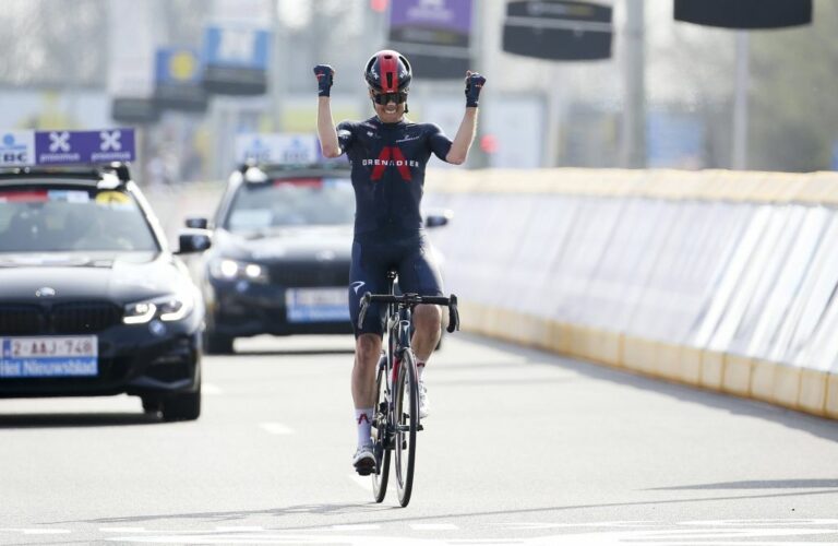 La Parigi-Roubaix a Van Baarle, sul podio Van Aert e Kung