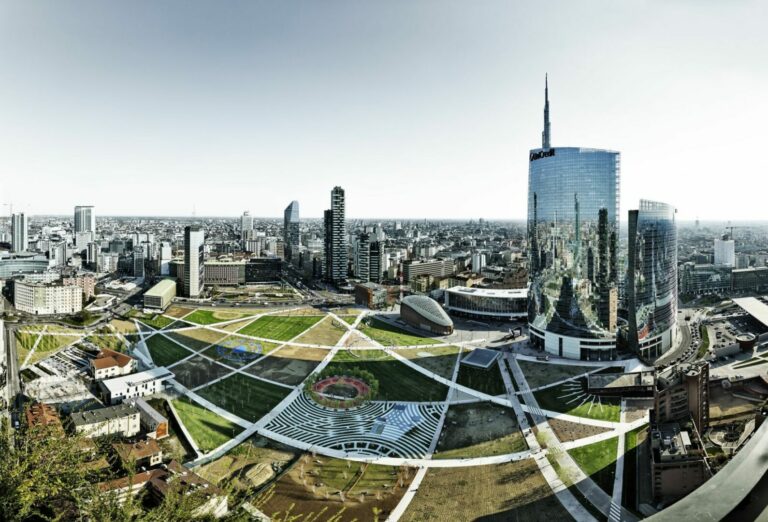A Milano nuova rete di ricarica per veicoli elettrici nel parcheggio di Porta Nuova