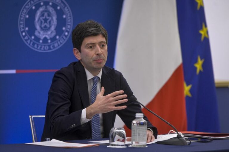 Speranza “La pandemia non è conclusa, serve cautela”