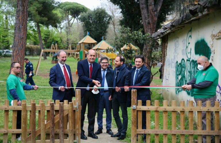 Zingaretti inaugura area pedonale a Santa Maria della Pietà a Roma
