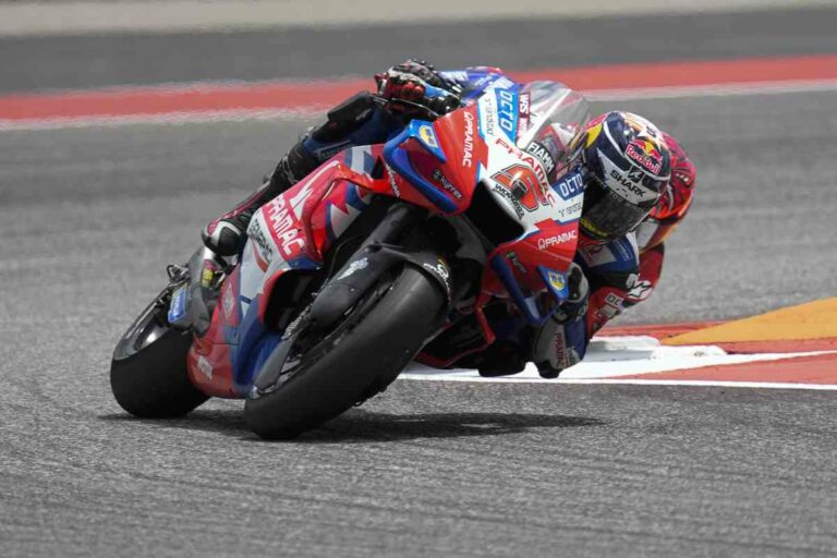 Zarco in pole a Portimao davanti a Mir, paura per Bagnaia