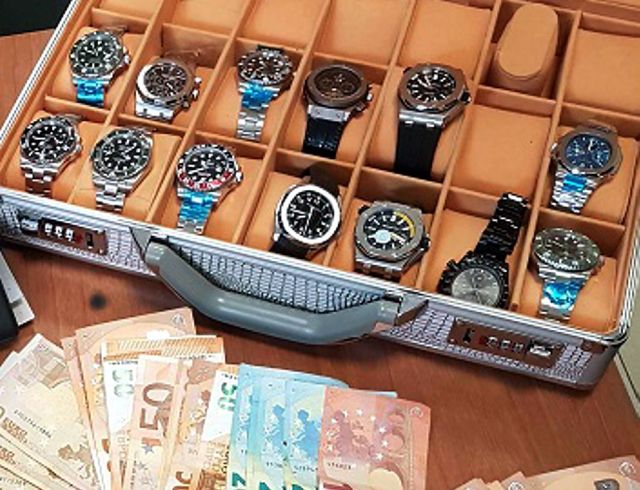 Contrabbando di orologi dalla Svizzera, 22 denunce