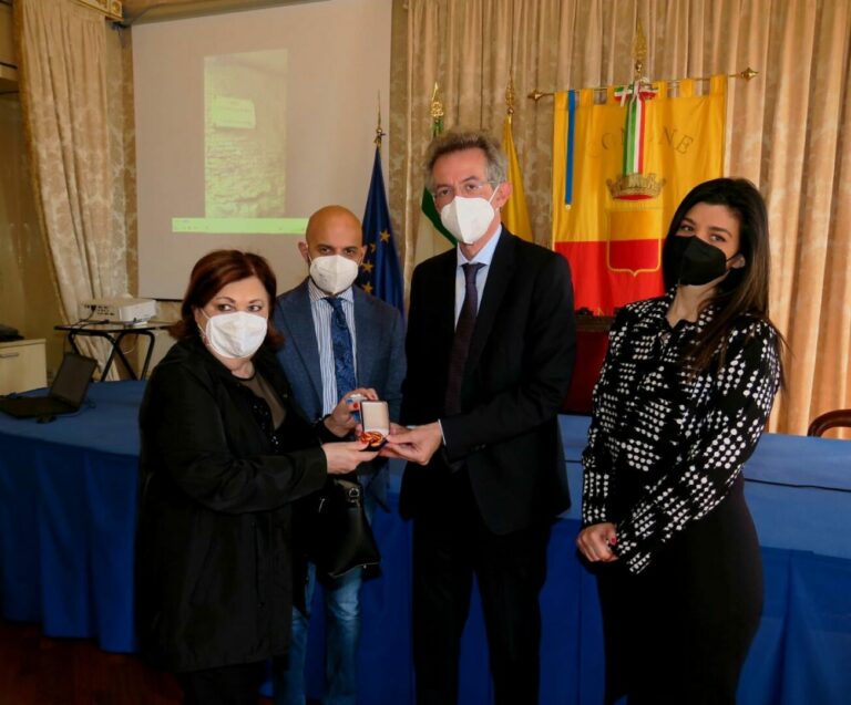 Il Sindaco di Napoli assegna 5 immobili del comune