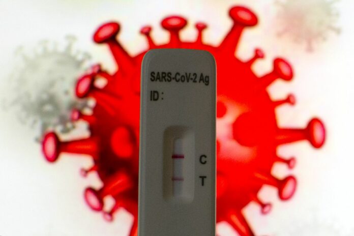 Covid: test casalinghi, tampone positivo