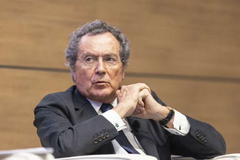 Intesa Sanpaolo nel segno della continuità guarda al futuro