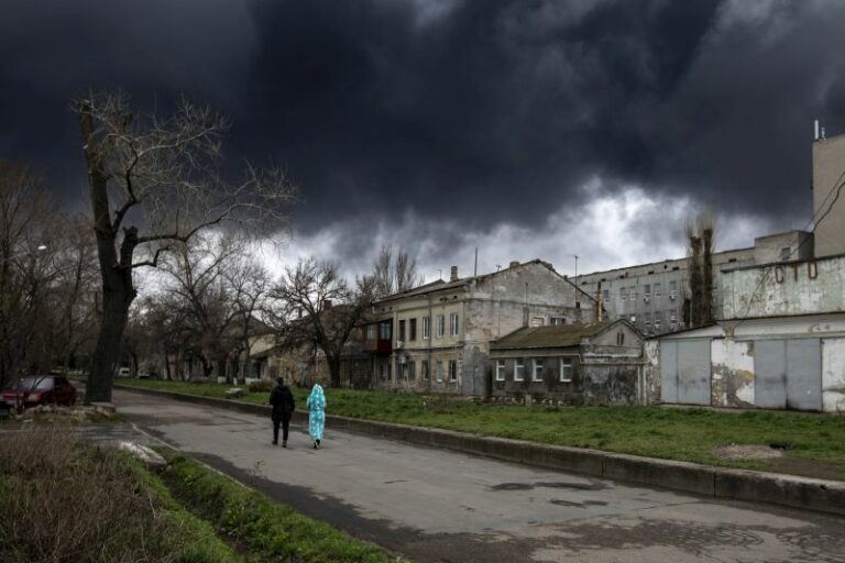 Si contano le vittime mentre il mondo condanna Mosca