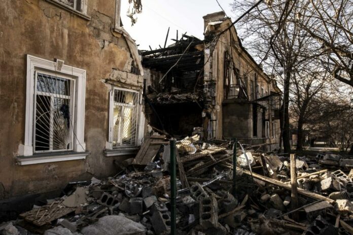 GUERRA IN UCRAINA CITTA DI MYKOLAIV ABITAZIONE CIVILE BOMBARDATA DAI RUSSI