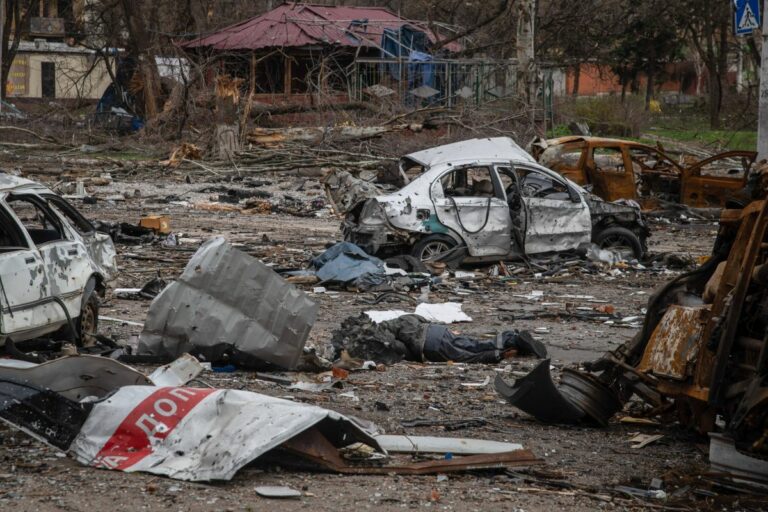 Timido spiraglio nei negoziati, a Mariupol gli ucraini resistono