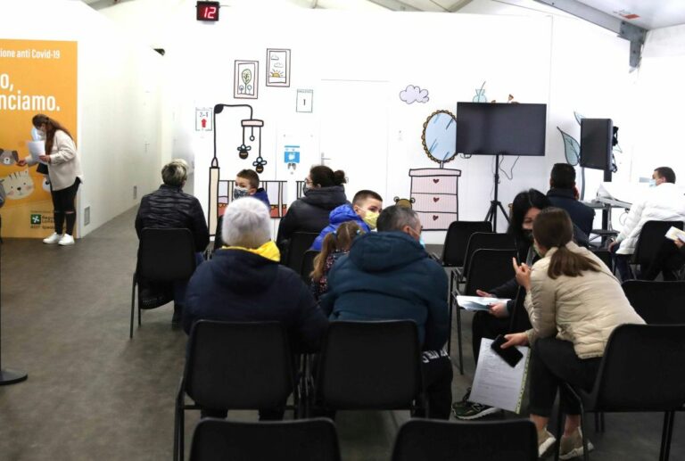 Covid, 18.896 nuovi casi e 124 decessi in 24 ore