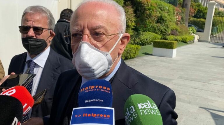 Porti, De Luca “A Napoli persi 5 anni ma ora rilancio investimenti”