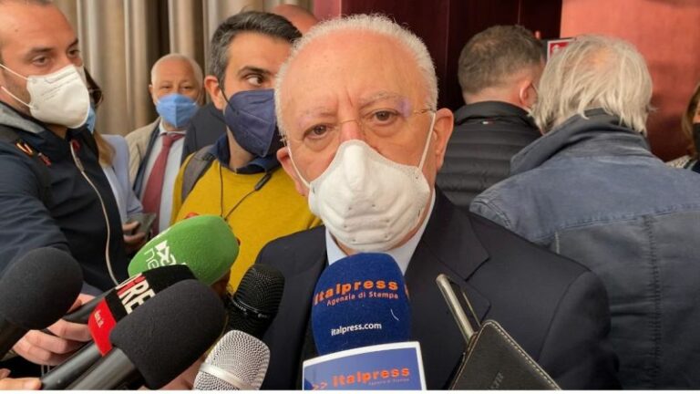De Luca “Mascherine obbligatorie per dipendenti di hotel e ristoranti”