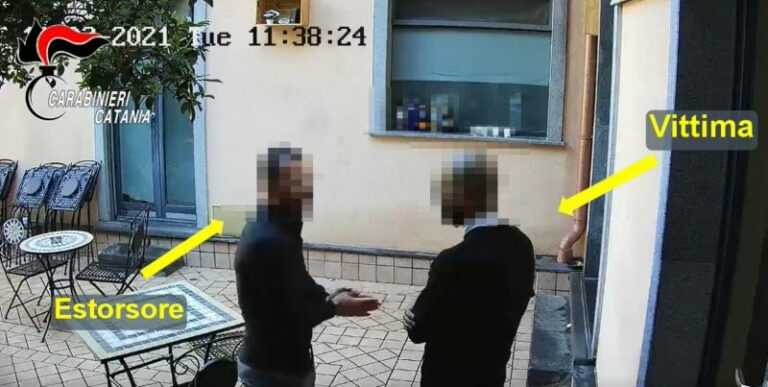 Estorsione al titolare di un bar-ristorante, un arresto nel Catanese