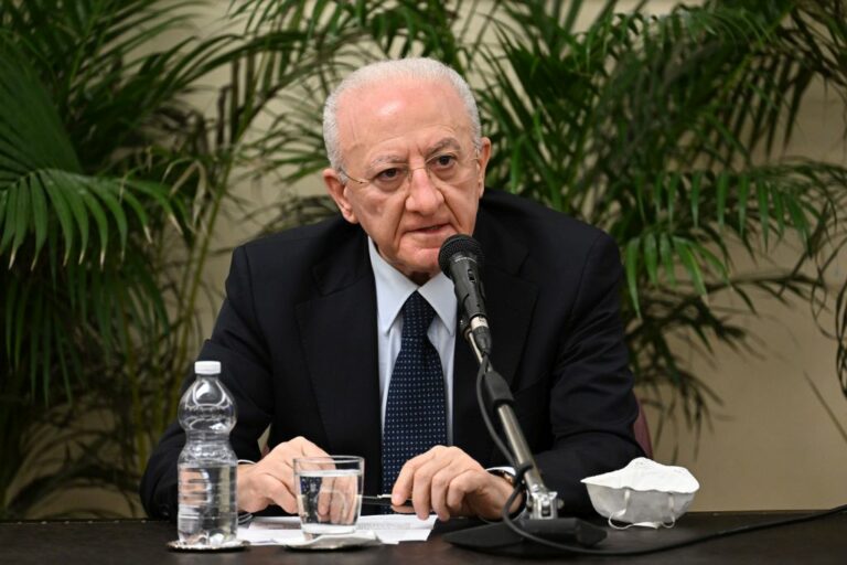 Campania, De Luca “Stiamo recuperando l’emergenza al Cardarelli”