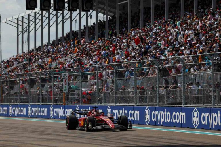 Prima fila Ferrari a Miami: pole Leclerc davanti a Sainz