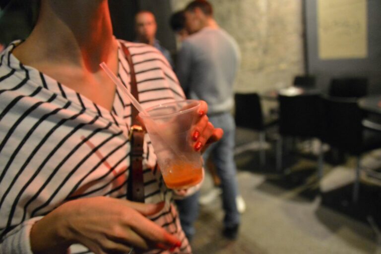 Solo lo 0,1% delle donne italiane beve alcol durante la gravidanza