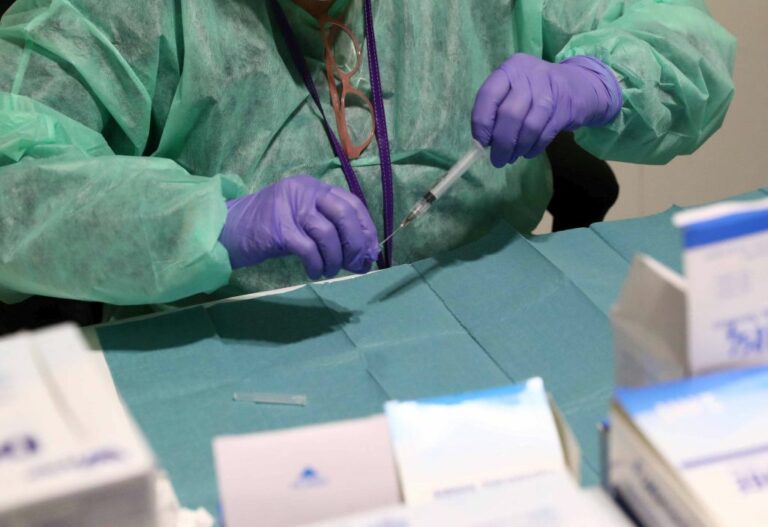 Covid, 56.015 i nuovi positivi, 158 le vittime nelle ultime 24 ore