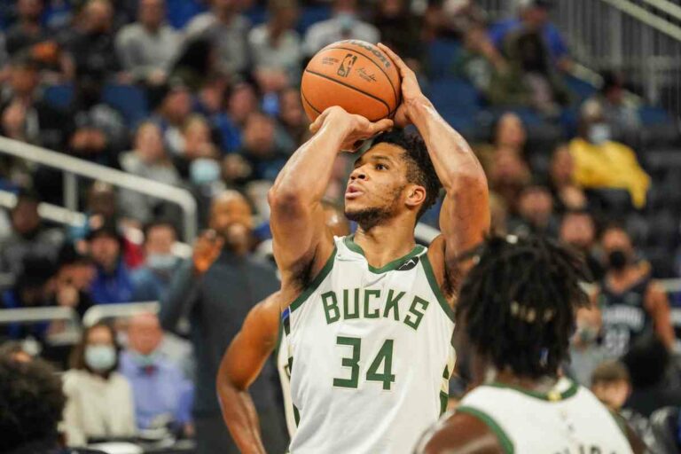 Milwaukee batte Boston, Memphis resta a galla, Jokic Mvp